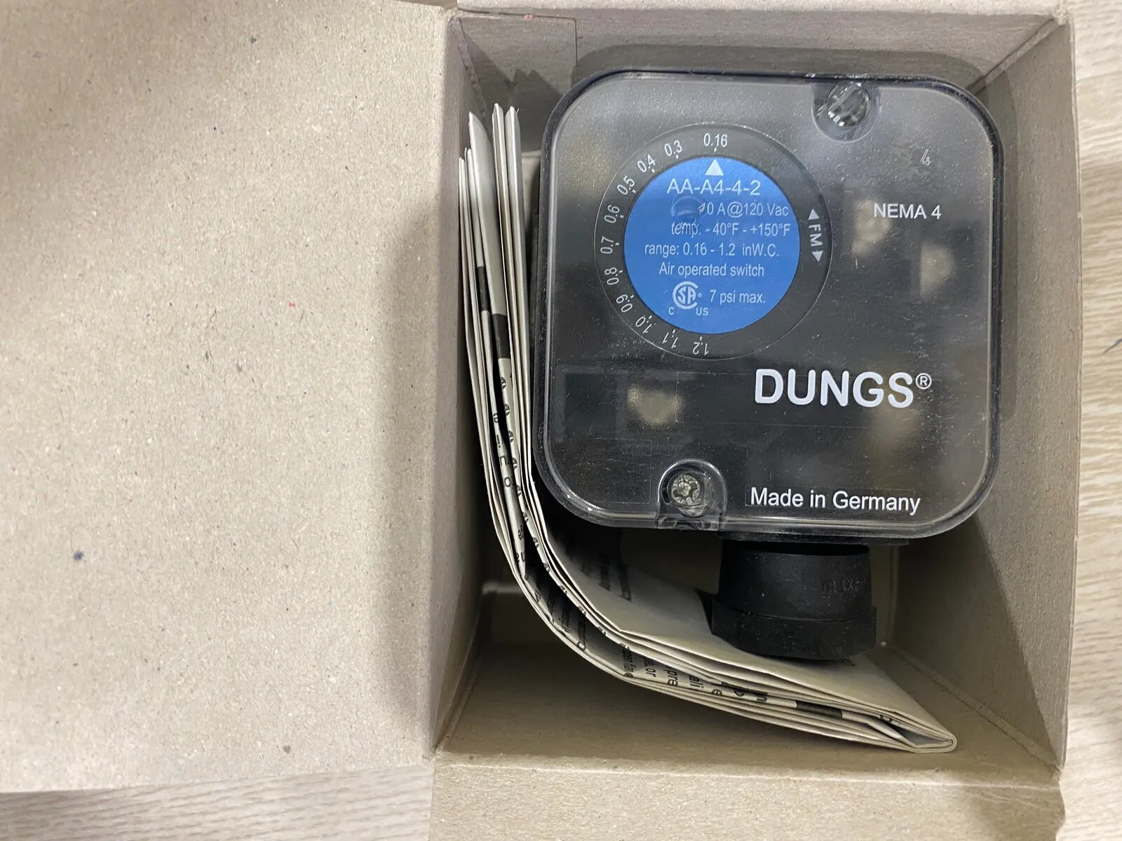 Dungs air pressure switch new in its box with the instruction sheet